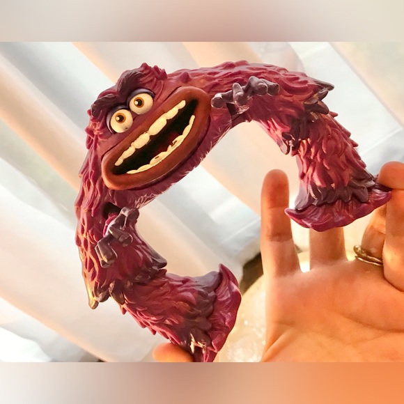 DISNEY Pixar MONSTERS UNIVERSITY Funny Purple Monster Toy Squeeze To Scare Pal - Picture 4 of 9